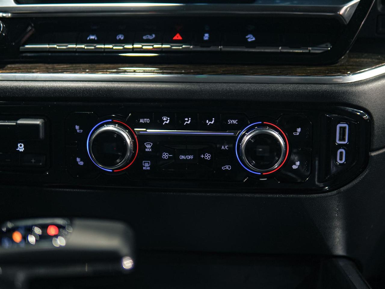 2024 GMC Sierra 1500 ELEVATION CREW CAB | 4X4 | PREF PKG | X31 PKG | NO ACCIDENTS Photo