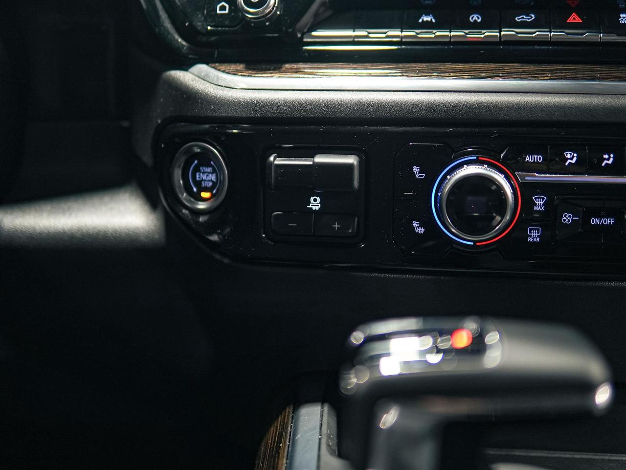 2024 GMC Sierra 1500 ELEVATION CREW CAB | 4X4 | PREF PKG | X31 PKG | NO ACCIDENTS Photo