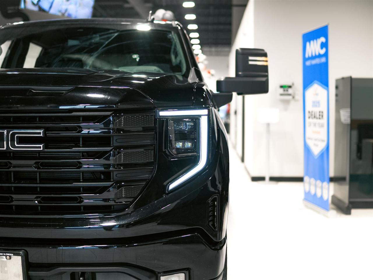 2024 GMC Sierra 1500 ELEVATION CREW CAB | 4X4 | PREF PKG | X31 PKG | NO ACCIDENTS Photo