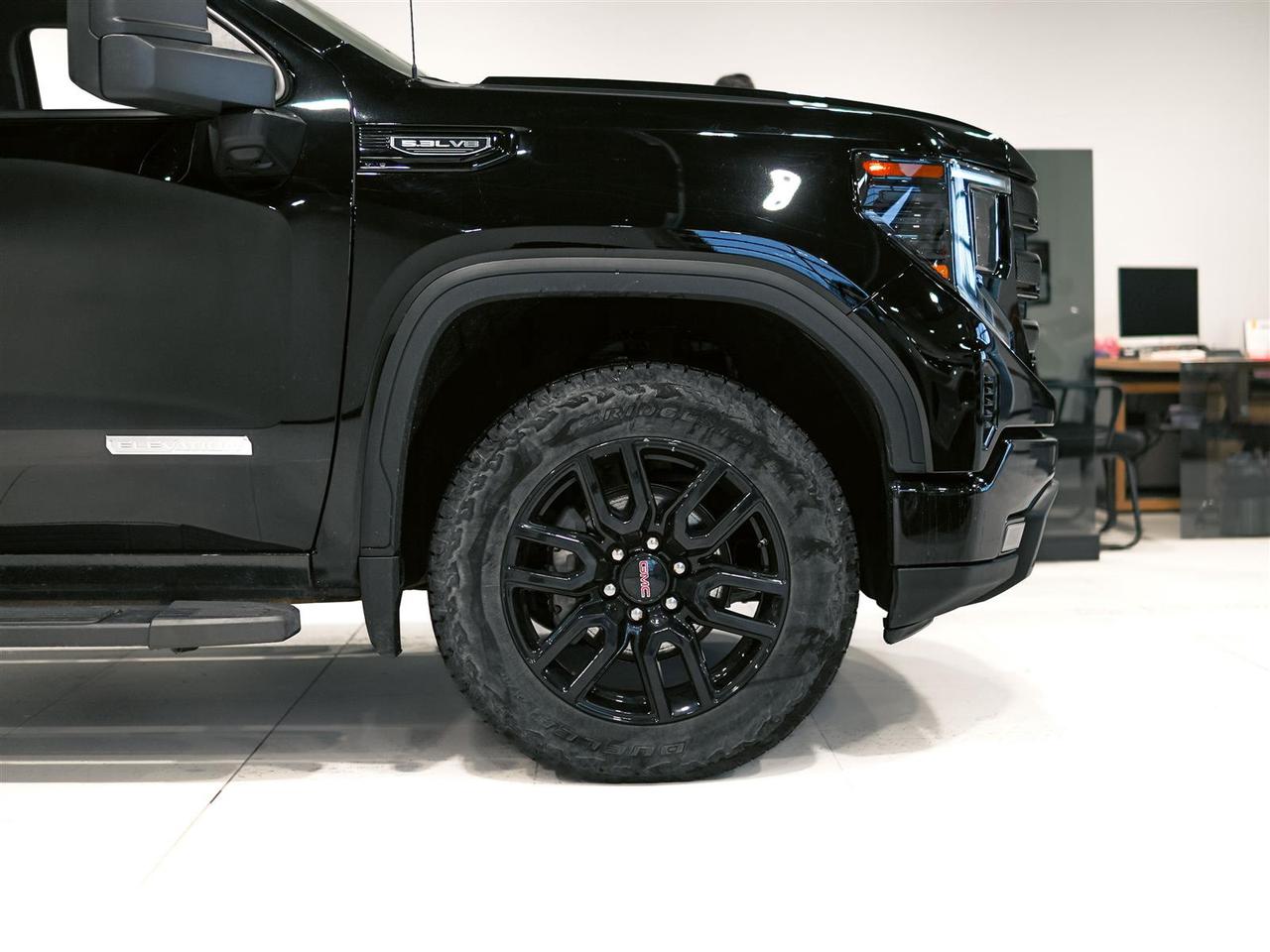 2024 GMC Sierra 1500 ELEVATION CREW CAB | 4X4 | PREF PKG | X31 PKG | NO ACCIDENTS Photo