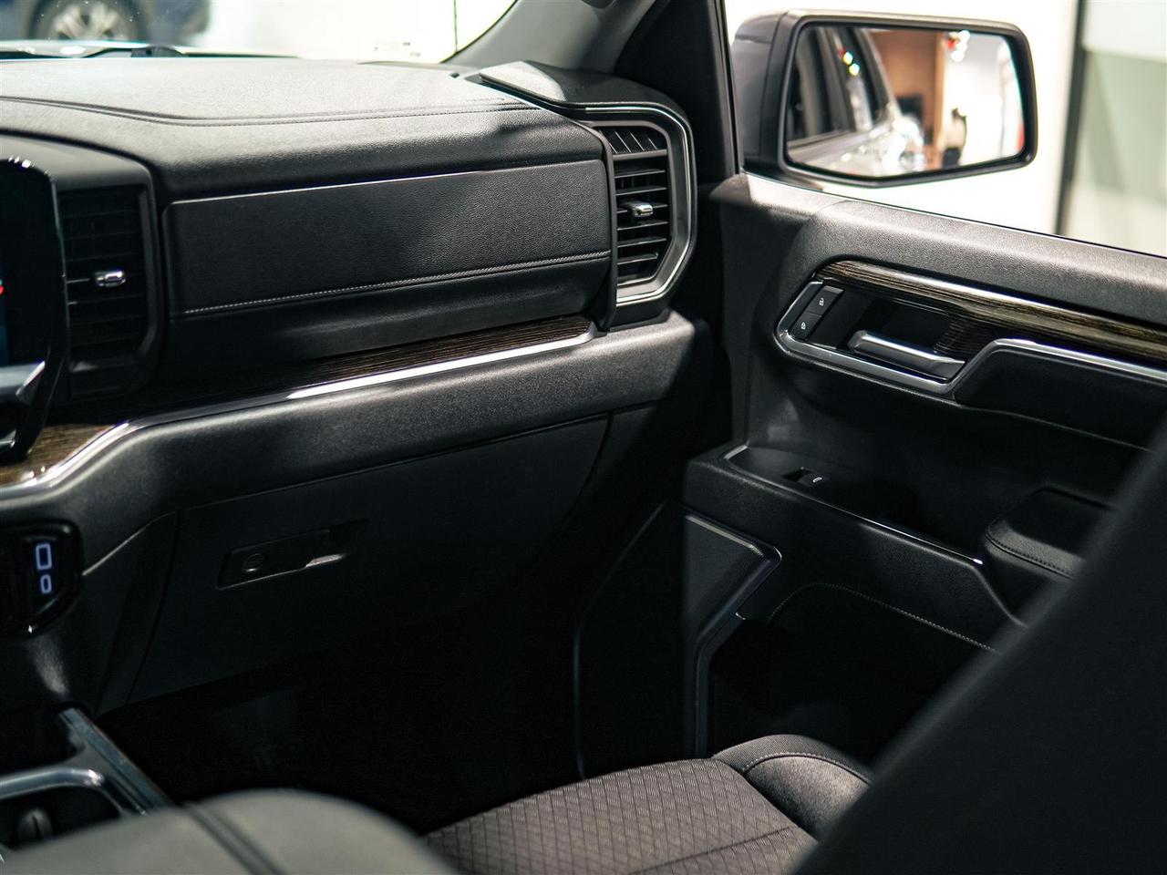 2024 GMC Sierra 1500 ELEVATION CREW CAB | 4X4 | 5.3L | PREF PKG Photo