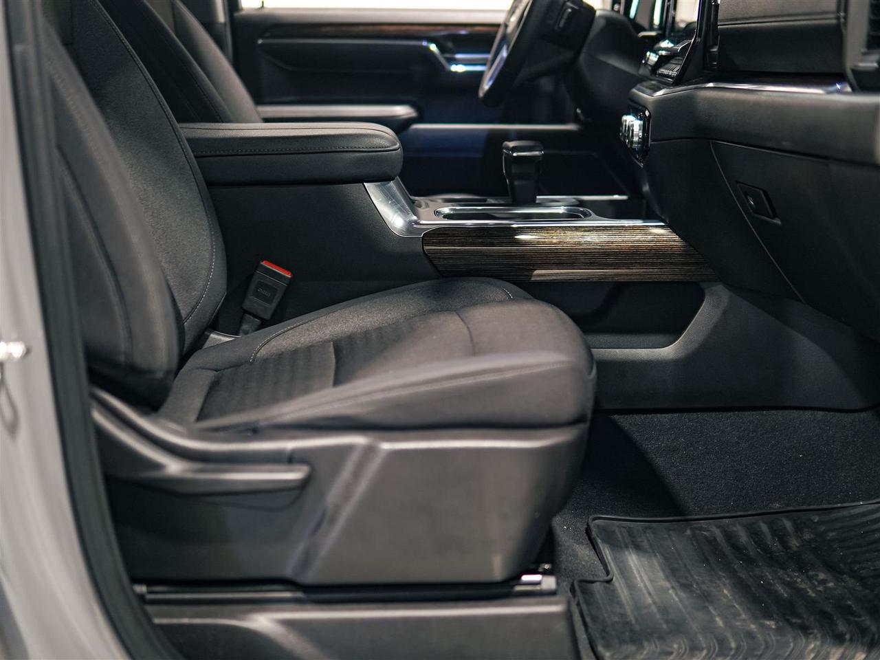 2024 GMC Sierra 1500 ELEVATION CREW CAB | 4X4 | 5.3L | PREF PKG Photo