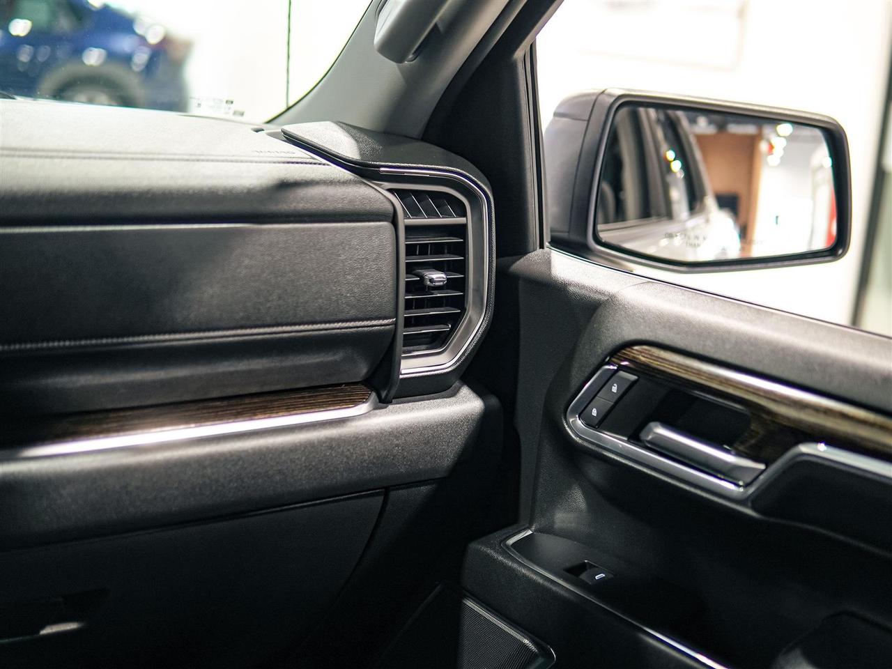 2024 GMC Sierra 1500 ELEVATION CREW CAB | 4X4 | 5.3L | PREF PKG Photo