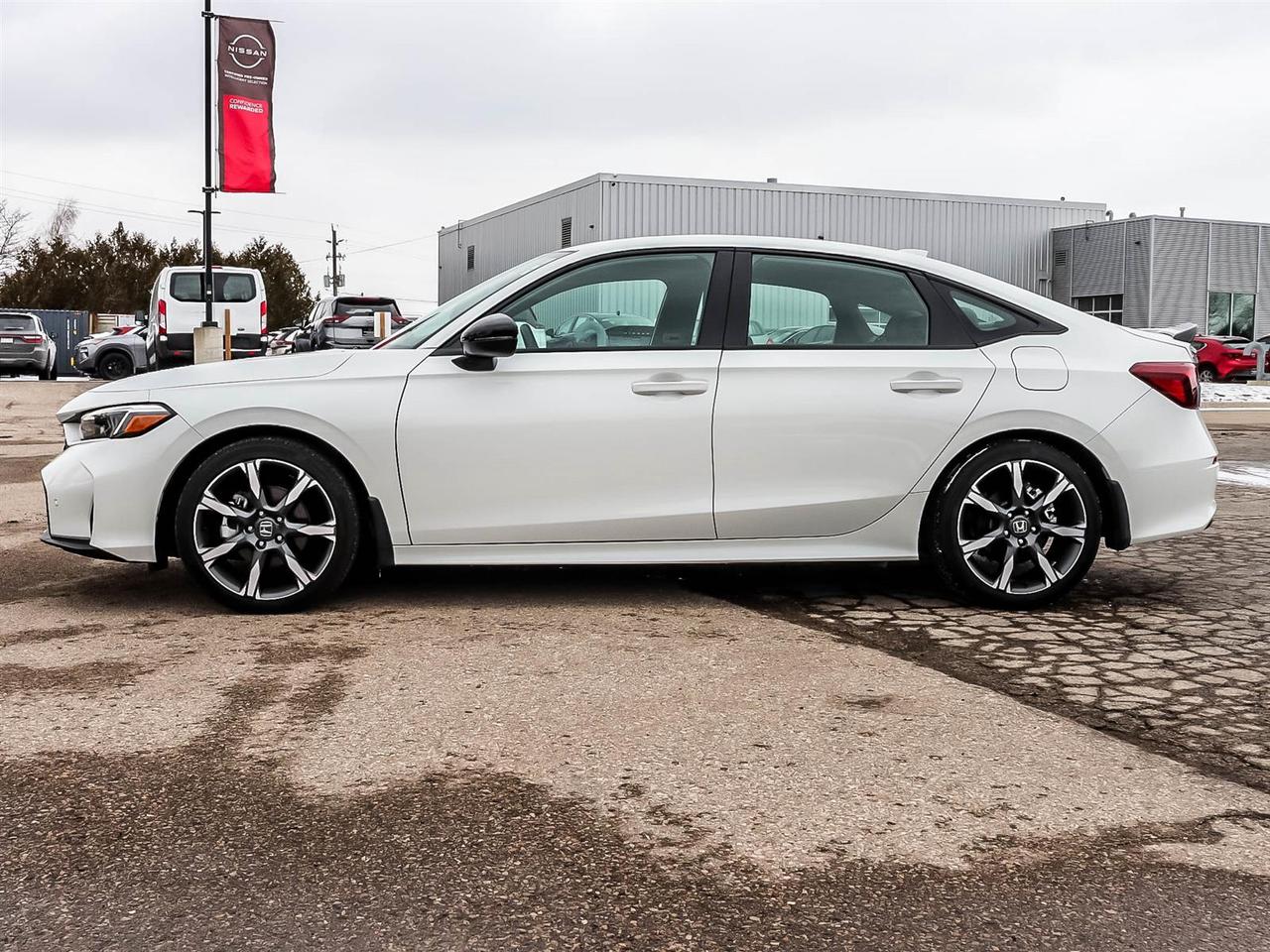 2025 Honda Civic Hybrid Sport Touring Photo4