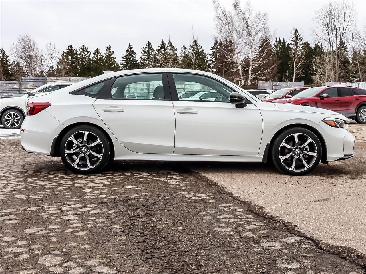 2025 Honda Civic Hybrid Sport Touring Photo2
