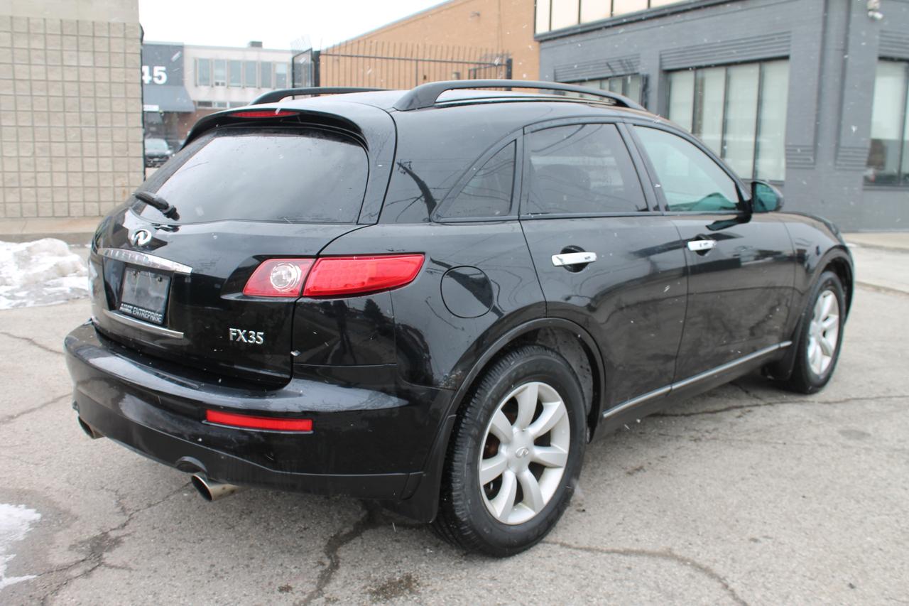2005 Infiniti FX35  Photo
