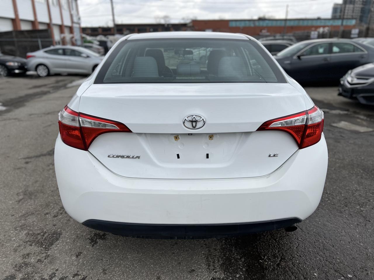 2015 Toyota Corolla LE Photo3