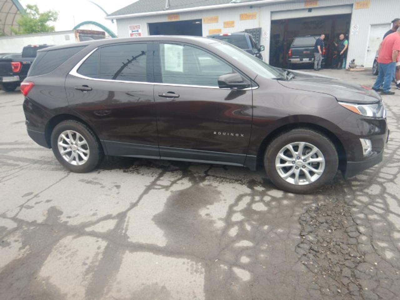 2020 Chevrolet Equinox LT Photo3