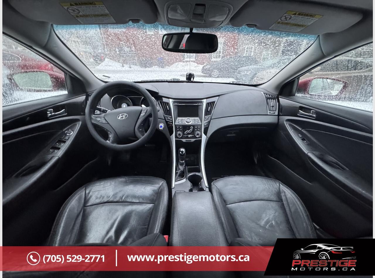 2011 Hyundai Sonata SE Photo