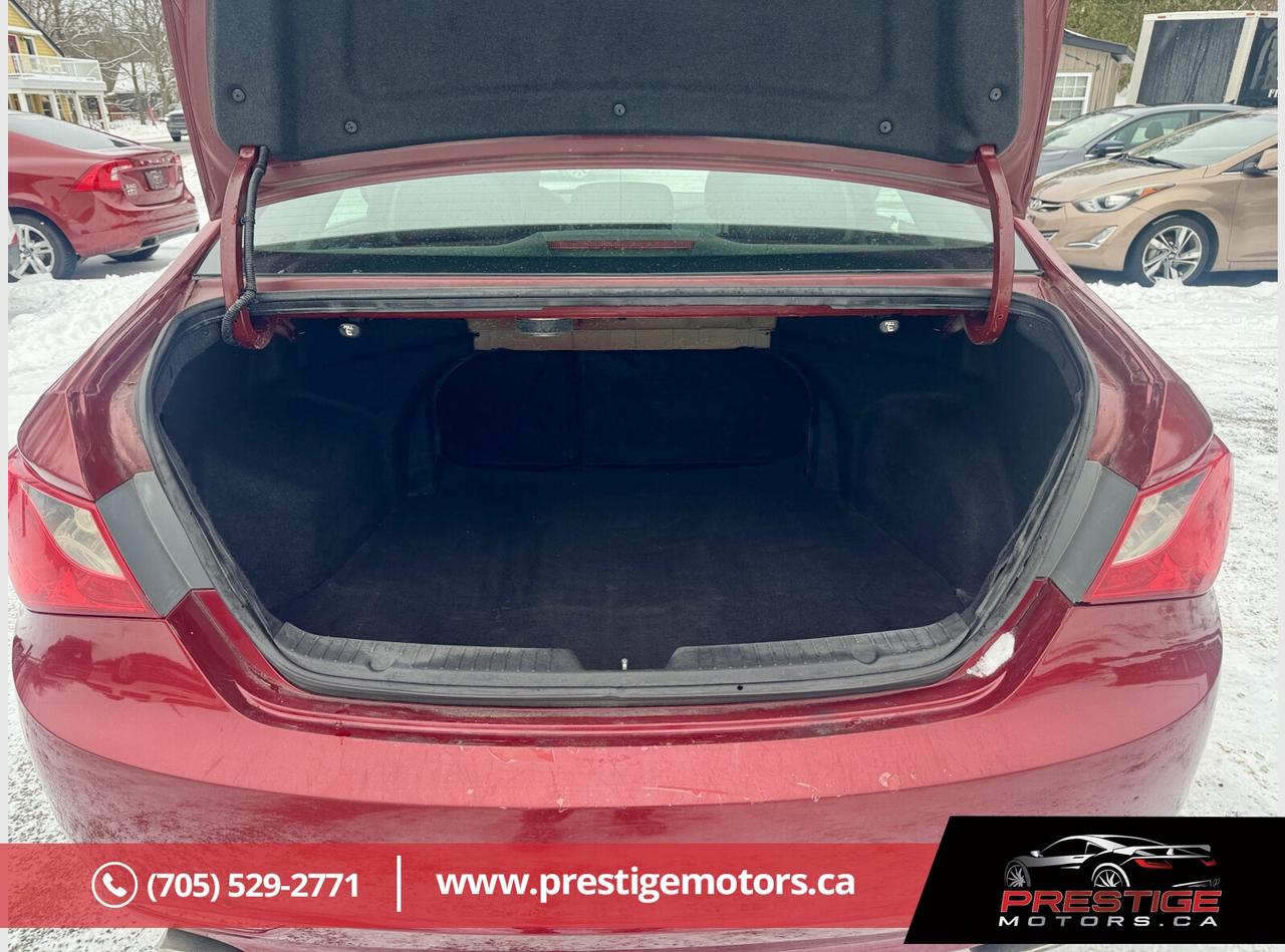 2011 Hyundai Sonata SE Photo