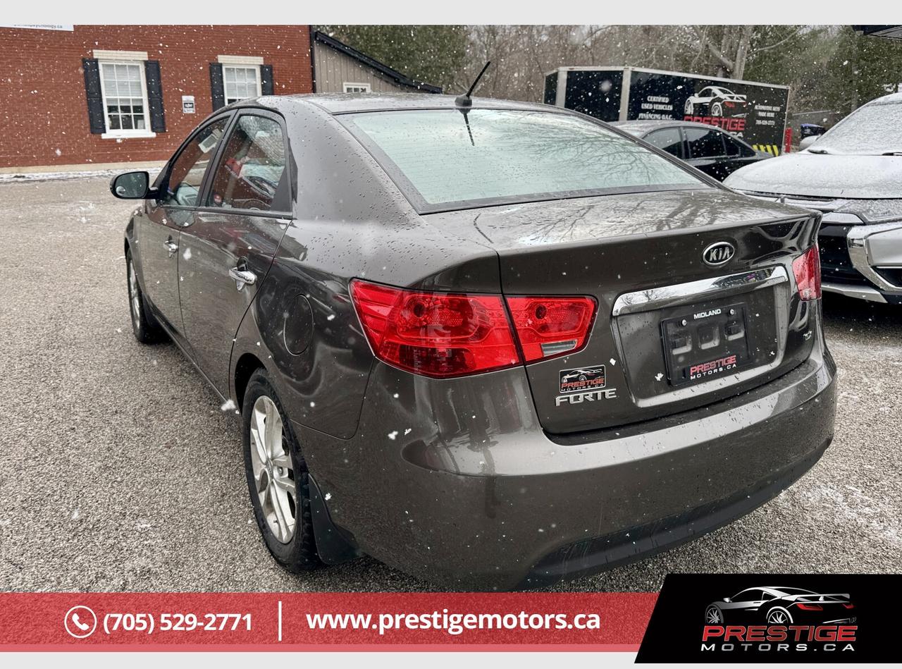 2012 Kia Forte EX Photo2