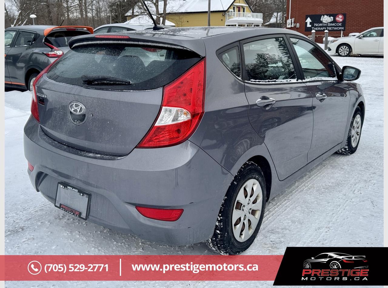 2016 Hyundai Accent SE Photo