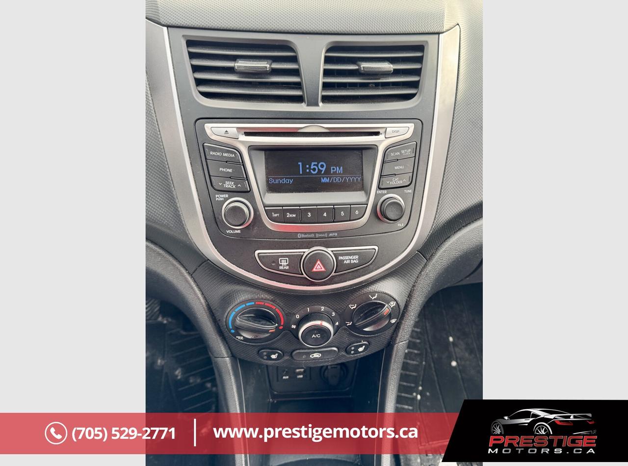 2016 Hyundai Accent SE Photo