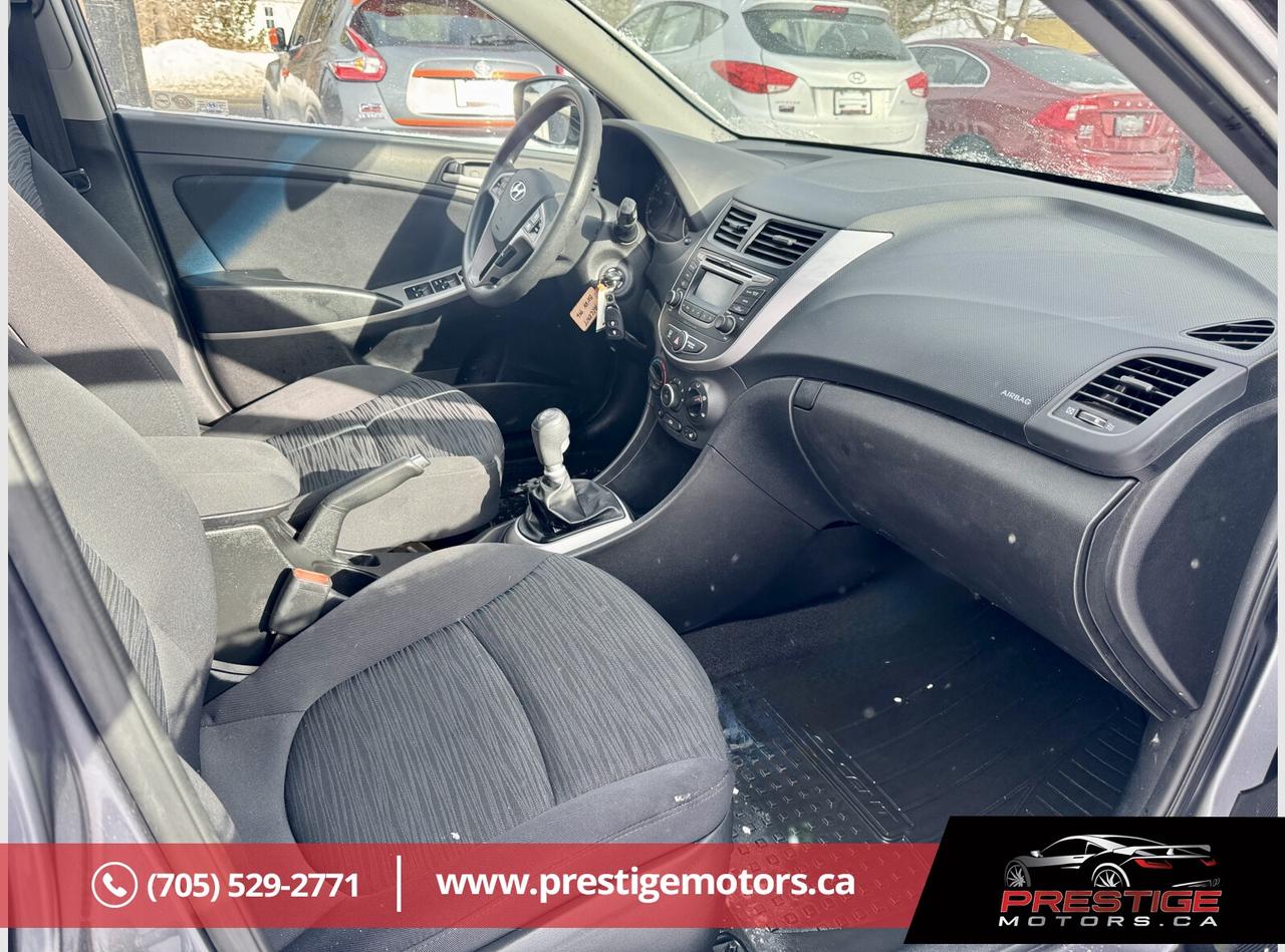 2016 Hyundai Accent SE Photo