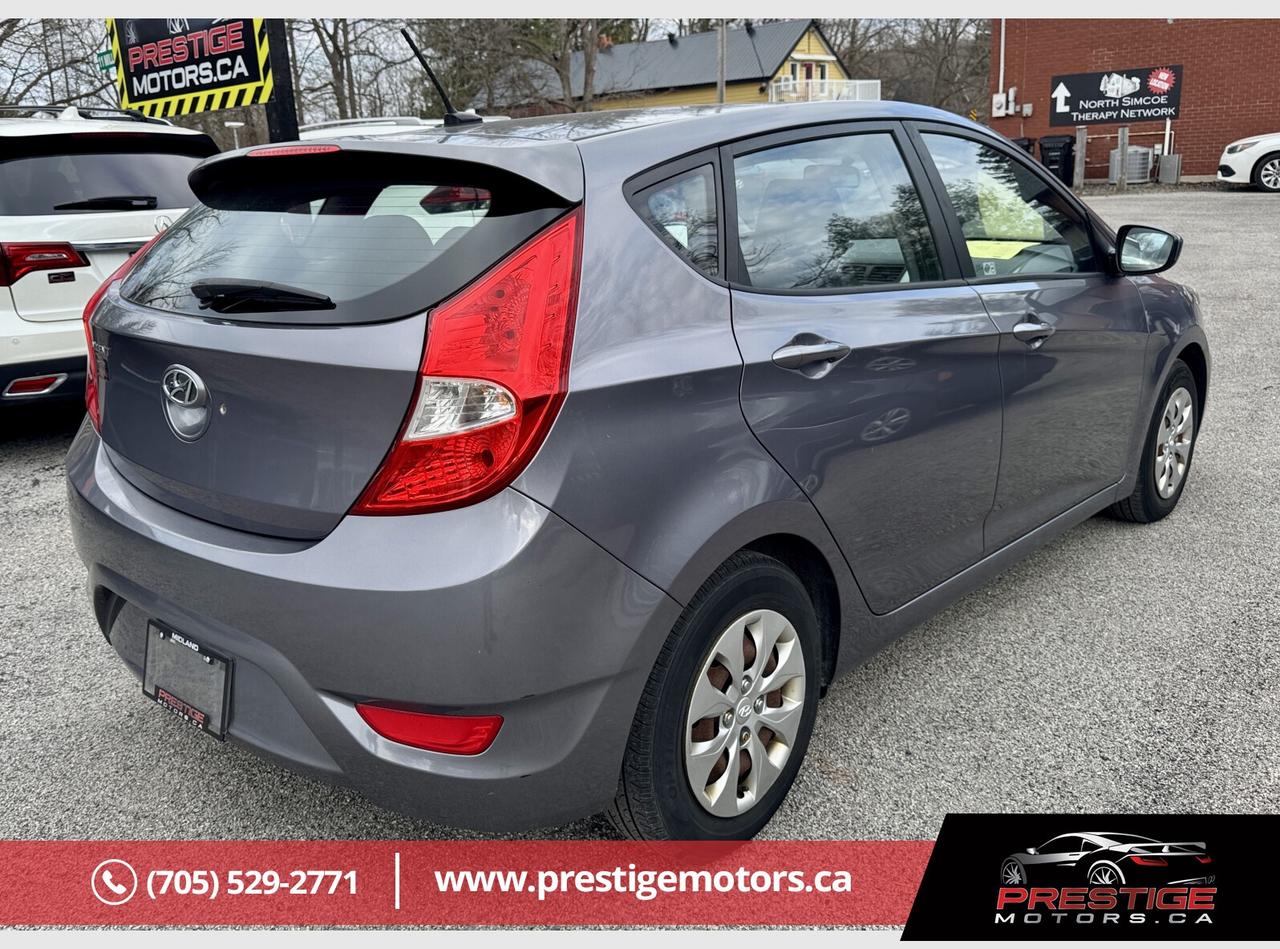 2016 Hyundai Accent SE Photo