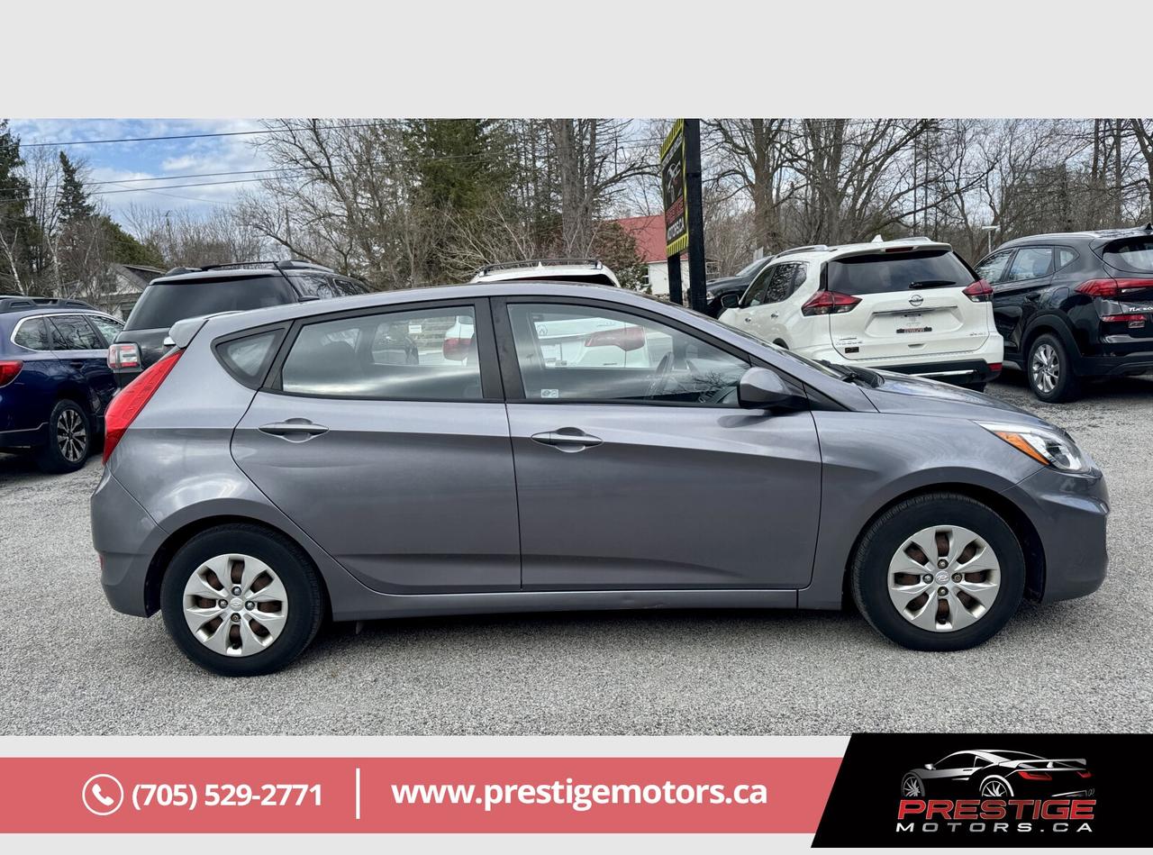 2016 Hyundai Accent SE Photo