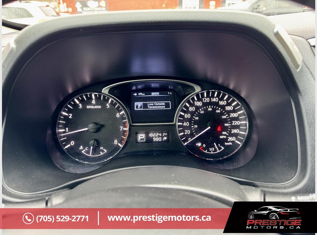 2013 Nissan Pathfinder SV Photo