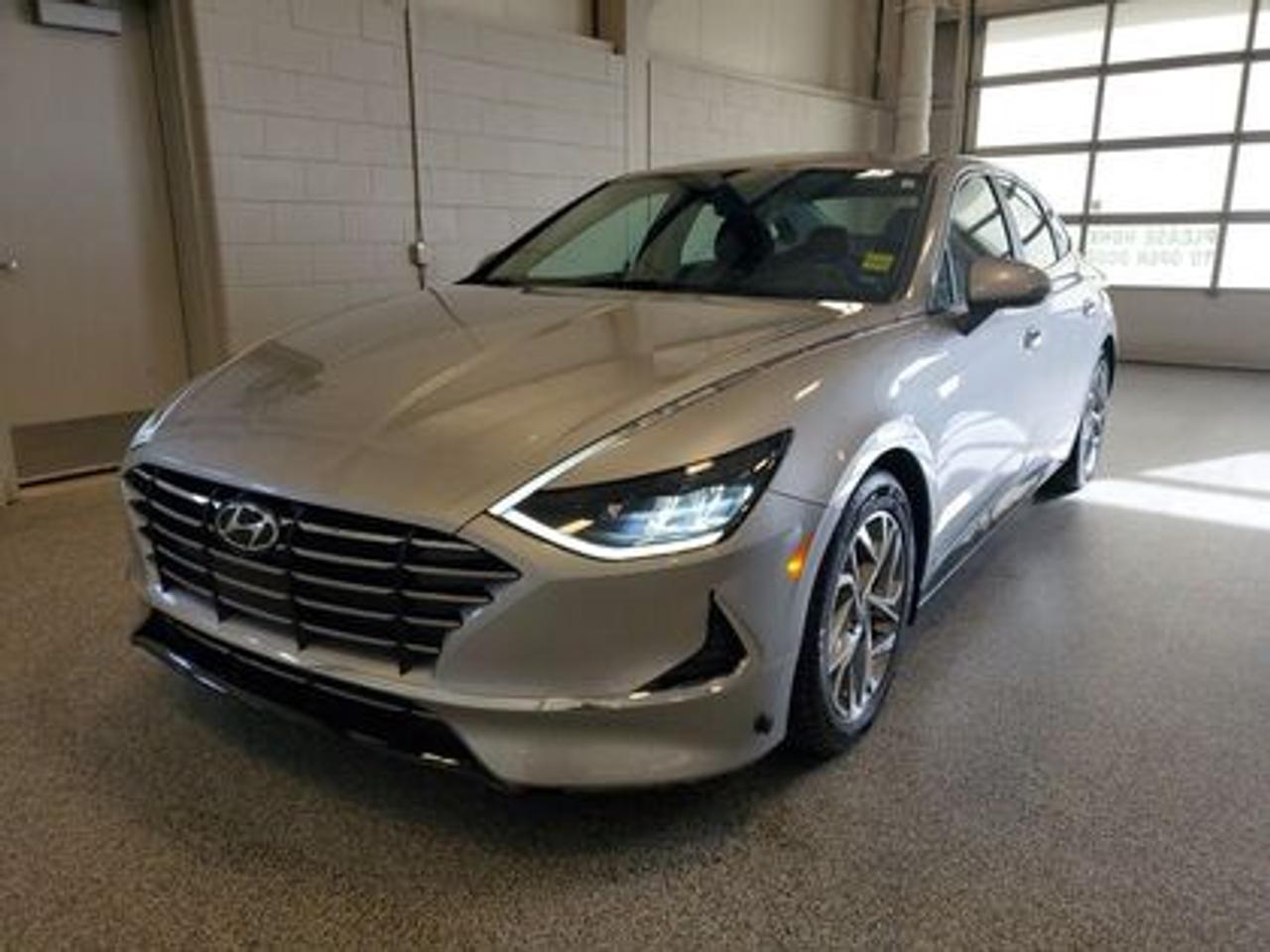 **HOT TRADE ALERT!!** Locally owned 2021 Hyundai Sonata Preferred FWD. This one-owner sedan is powered by the reliable 2.5L 4-cylinder engine delivering an impressive 191 horsepower and 181 lb-ft of torque, paired with a smooth-shifting 8-speed automatic transmission. A perfect blend of efficiency, comfort, and everyday performance!

Key Features:
Cloth Seats
Heated Seats
Apple/Android Car Play
Bluetooth
Cruise Control
Adaptive Cruise Control
Keyless Entry
Push Button Start
Back Up Camera
Remote Start
Heated Steering Wheel
Auto Hold
Drive Modes
Lane Keeping System

After this vehicle came in on trade, we had our fully certified Pre-Owned Ford mechanic perform a mechanical inspection. This vehicle passed the certification with flying colors. After the mechanical inspection and work was finished, we did a complete detail including sterilization and carpet shampoo. 

Moose Jaw Ford, conveniently located at 1010 North Service Road in Moose Jaw, is your trusted destination for all your automotive needs. With an impressive 4.8-star Google rating from nearly 1,500 reviews, we are proud to deliver an exceptional vehicle-buying experience tailored just for you. Our Moose Jaw Motives set us apart, offering unbeatable value like half-priced oil changes for life on pre-owned vehicles, one year of key and remote protection, and one year of tire and rim protection. Enjoy peace of mind with every purchase. At Moose Jaw Ford, were committed to driving positive change in our community by combining exceptional service, high-quality vehicles, and a guest-first approach. Visit us today!