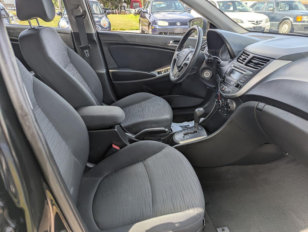 2016 Hyundai Accent "Like NEW low PRICE" certified + FREE 6M warranty. Photo4