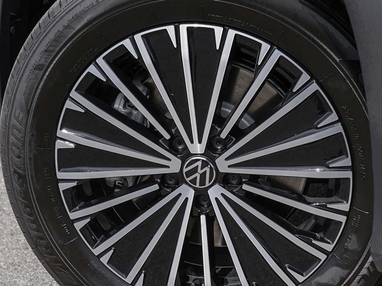 2026 Volkswagen Tiguan Comfortline  - Power Liftgate Photo