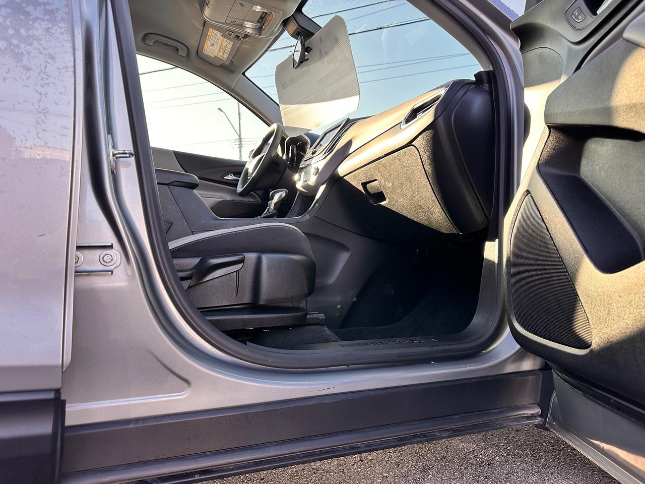 2023 Chevrolet Equinox LT, NO ACCIDENTS, POWER & HEATED SEATS!, CARPLAY! Photo