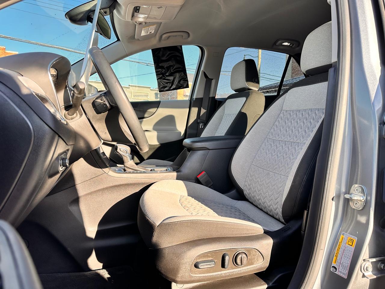 2023 Chevrolet Equinox LT, NO ACCIDENTS, POWER & HEATED SEATS!, CARPLAY! Photo