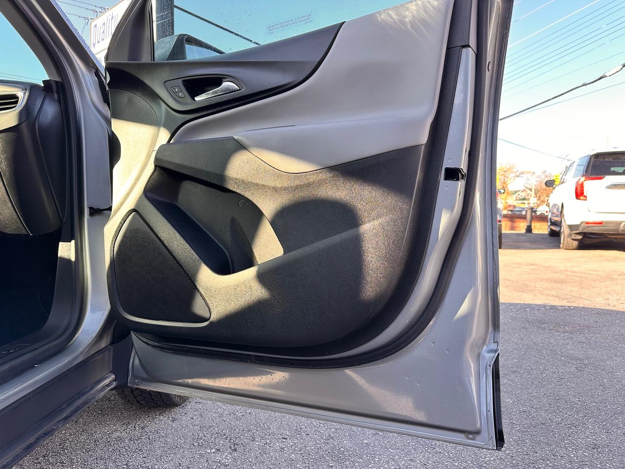 2023 Chevrolet Equinox LT, NO ACCIDENTS, POWER & HEATED SEATS!, CARPLAY! Photo