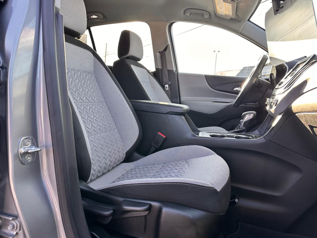 2023 Chevrolet Equinox LT, NO ACCIDENTS, POWER & HEATED SEATS!, CARPLAY! Photo