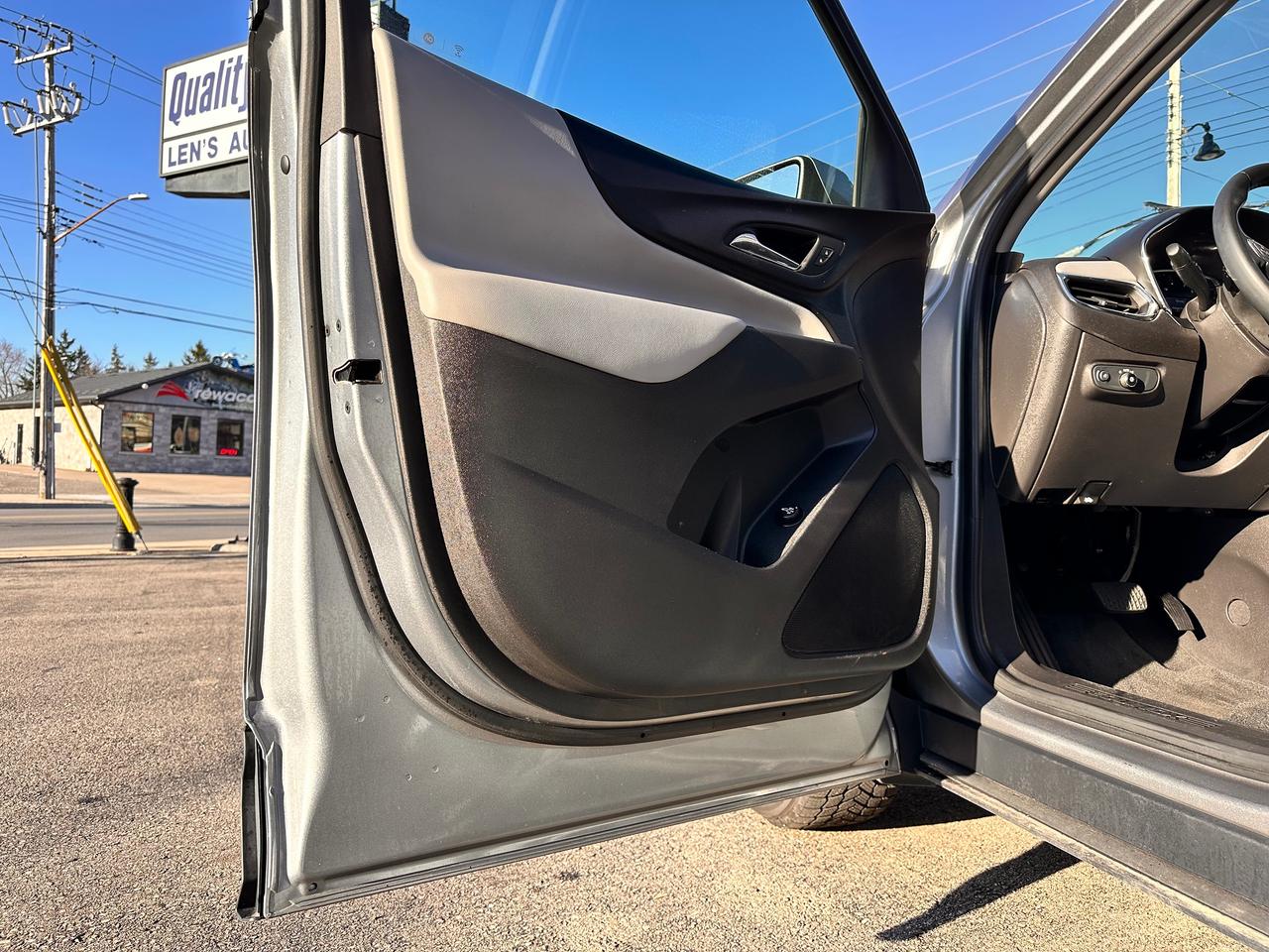 2023 Chevrolet Equinox LT, NO ACCIDENTS, POWER & HEATED SEATS!, CARPLAY! Photo