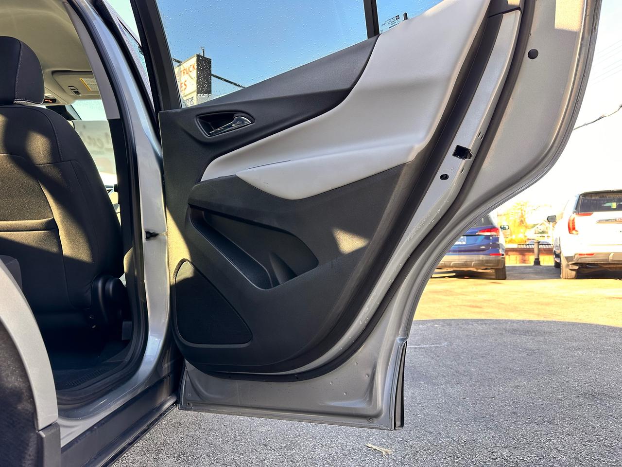 2023 Chevrolet Equinox LT, NO ACCIDENTS, POWER & HEATED SEATS!, CARPLAY! Photo