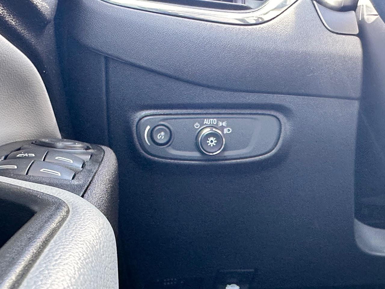 2023 Chevrolet Equinox LT, NO ACCIDENTS, POWER & HEATED SEATS!, CARPLAY! Photo