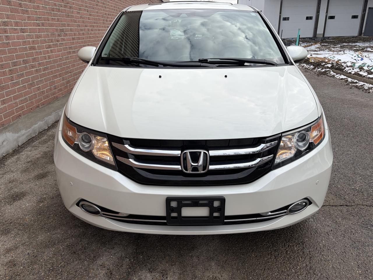 2015 Honda Odyssey Touring w/RES & Navi Photo