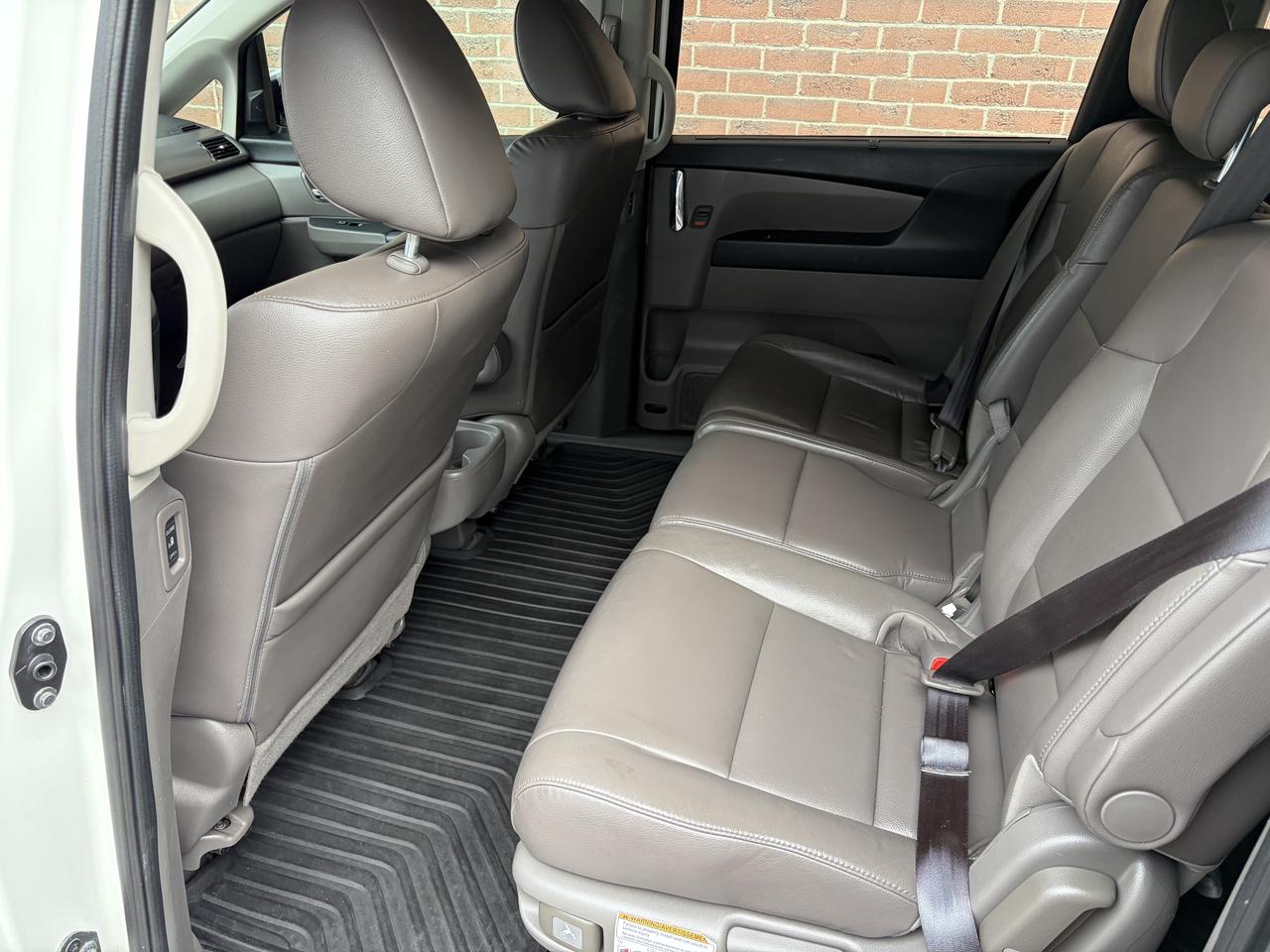 2015 Honda Odyssey Touring w/RES & Navi Photo