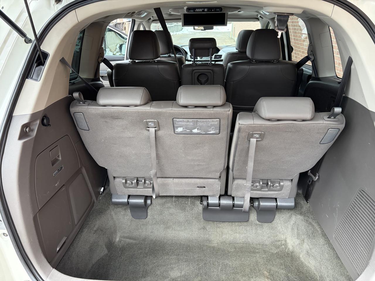 2015 Honda Odyssey Touring w/RES & Navi Photo