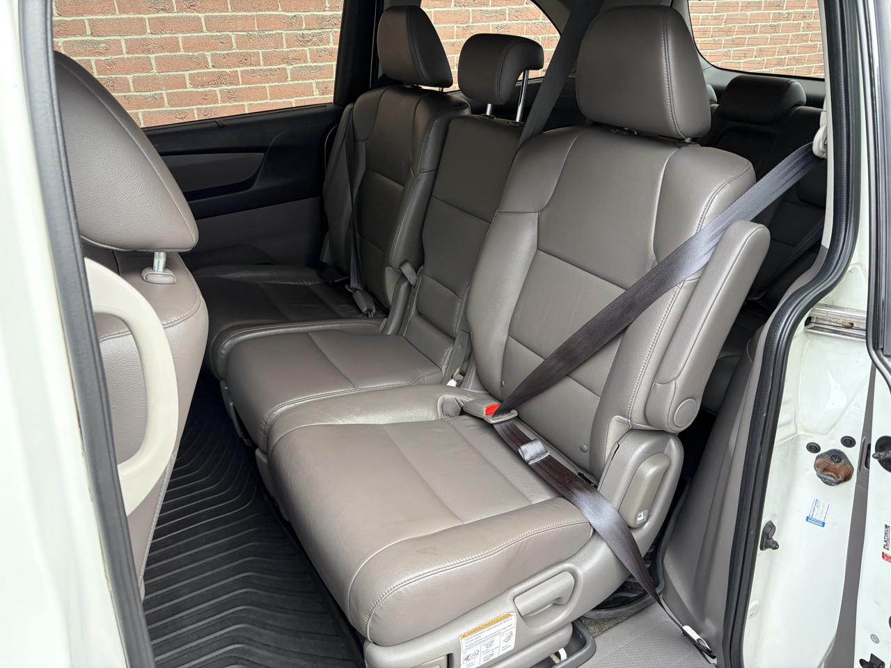 2015 Honda Odyssey Touring w/RES & Navi Photo