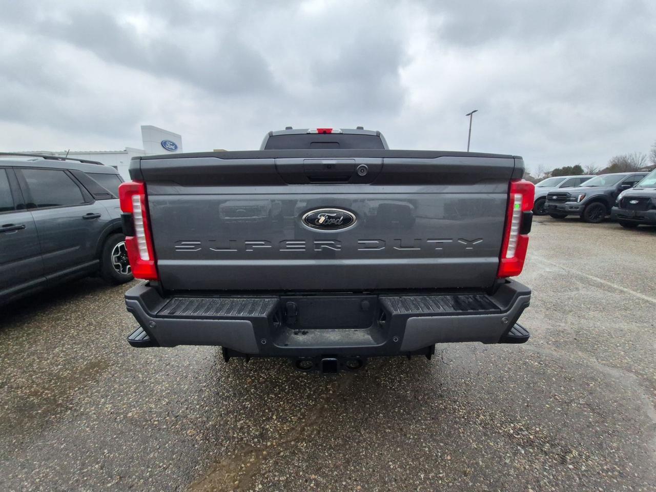 2026 Ford F-250 LARIAT, PREMIUM PKG, MOONROOF, BLACK PKG Photo4