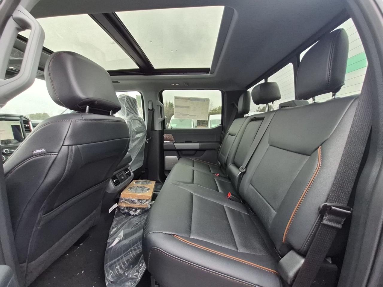 2026 Ford F-250 LARIAT, PREMIUM PKG, MOONROOF, BLACK PKG Photo