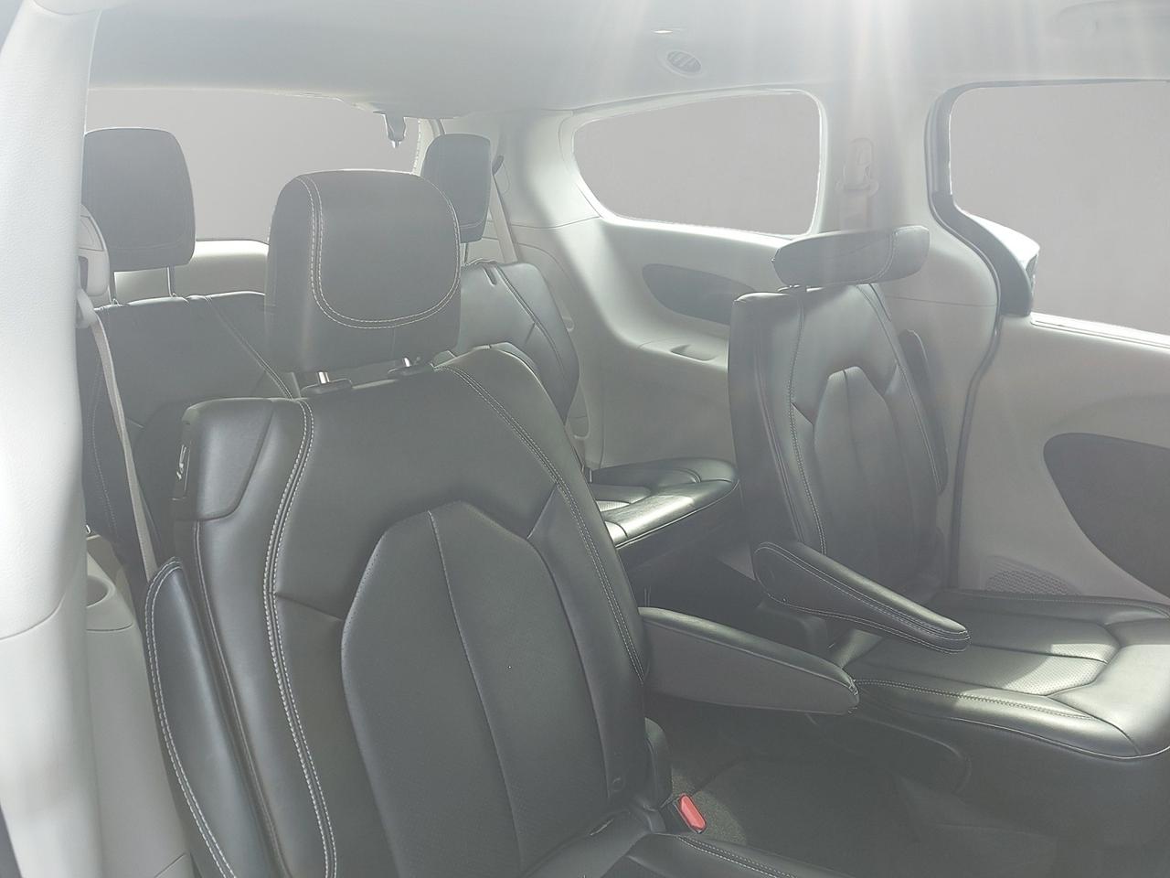 2023 Chrysler Pacifica Touring L Photo