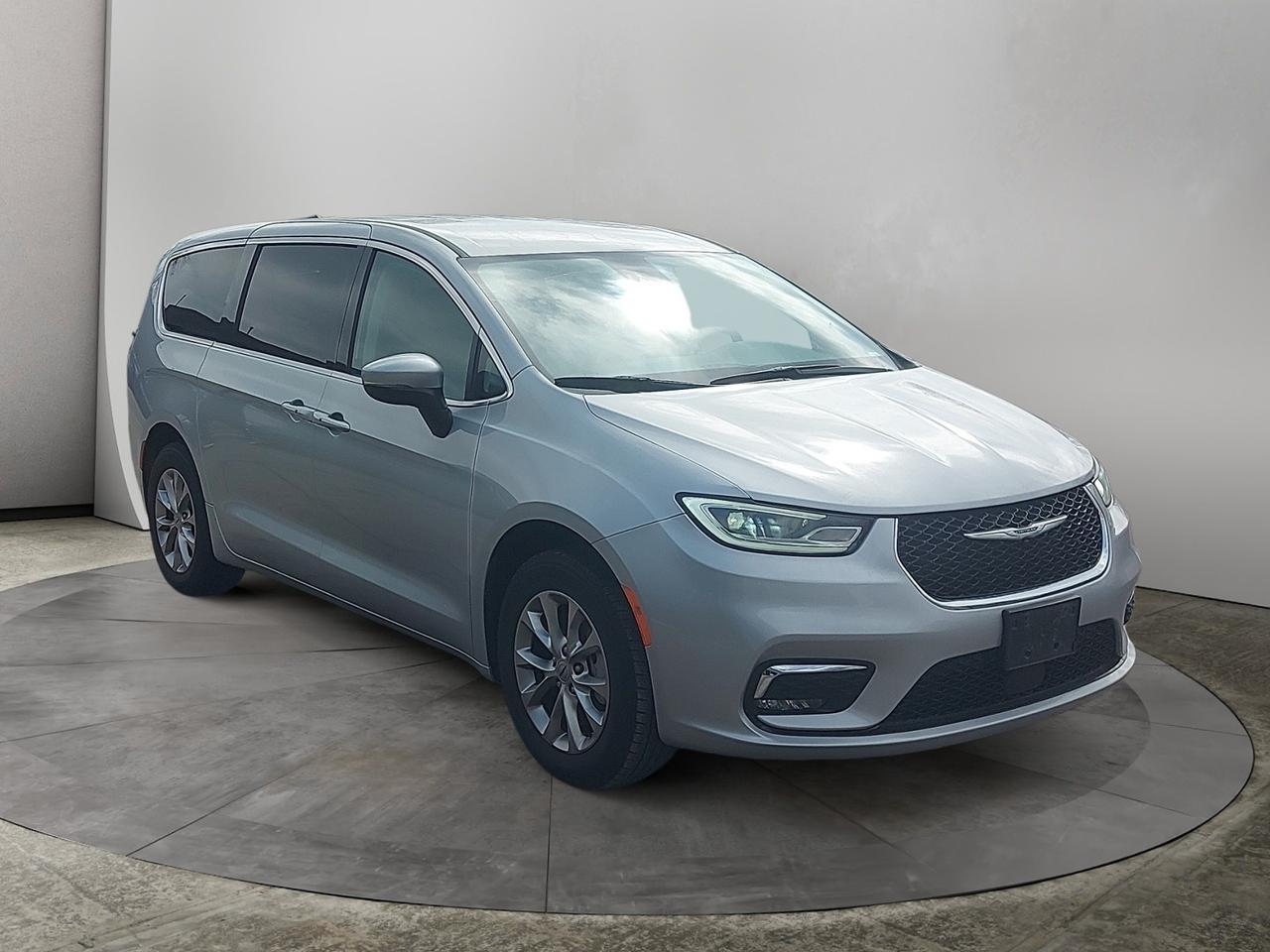 2023 Chrysler Pacifica Touring L Photo
