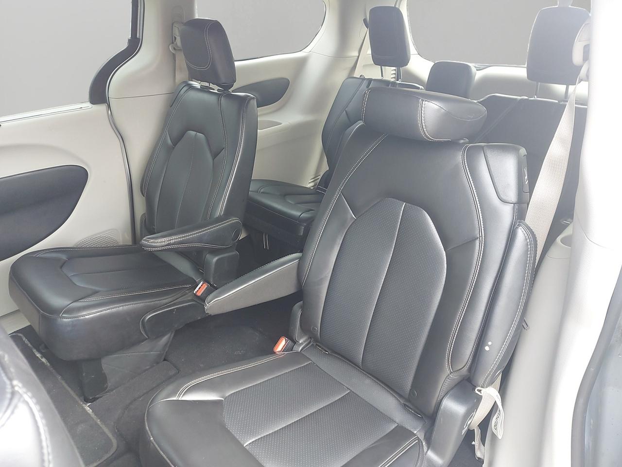 2023 Chrysler Pacifica Touring L Photo