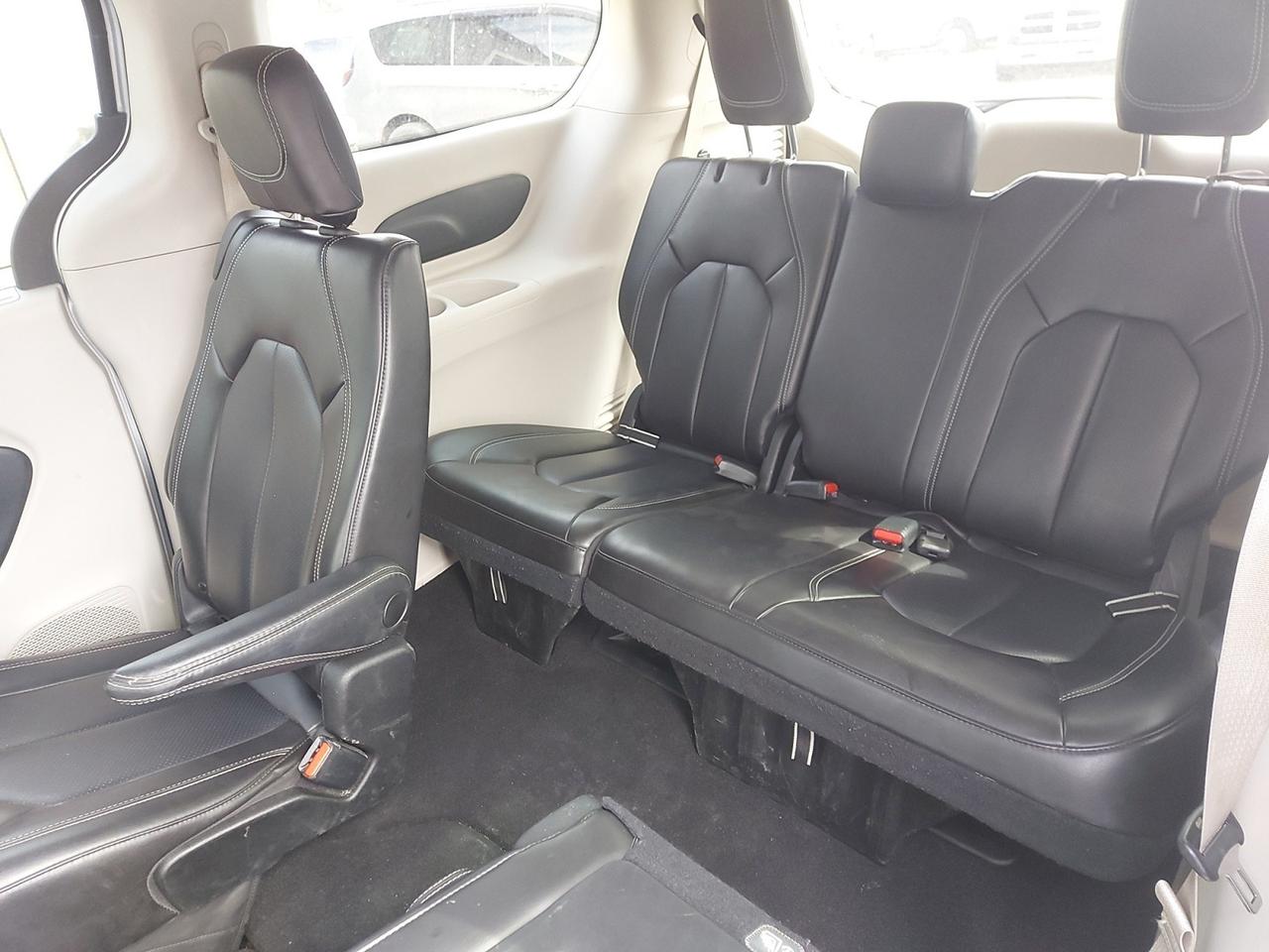 2023 Chrysler Pacifica Touring L Photo