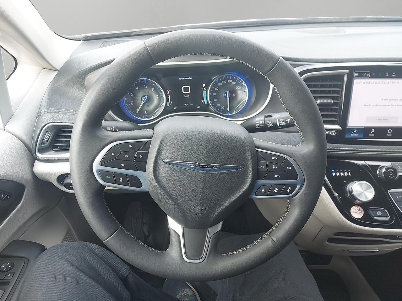 2023 Chrysler Pacifica Touring L Photo