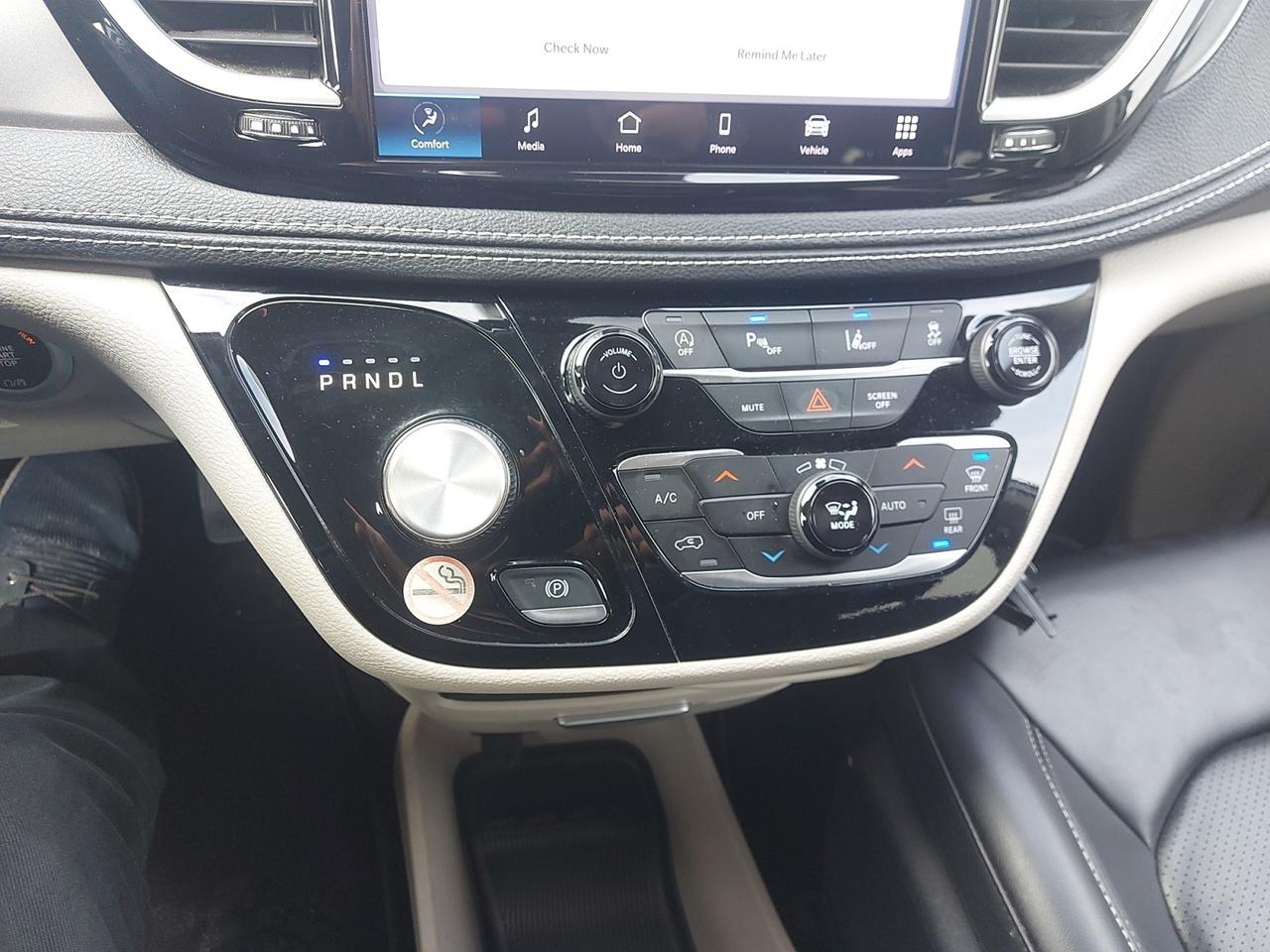 2023 Chrysler Pacifica Touring L Photo