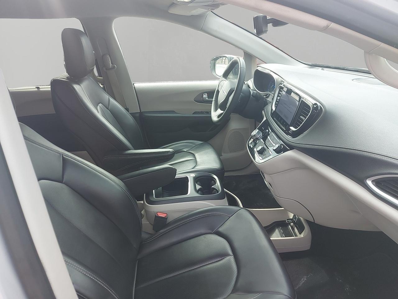 2023 Chrysler Pacifica Touring L Photo