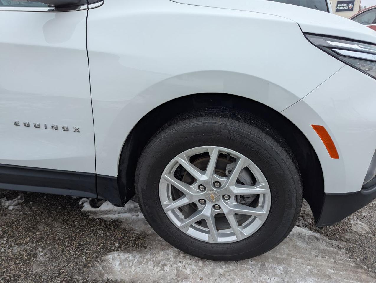 2023 Chevrolet Equinox LT WITH APPLE CARPLAY/GREAT GAS MILEAGE!! Photo