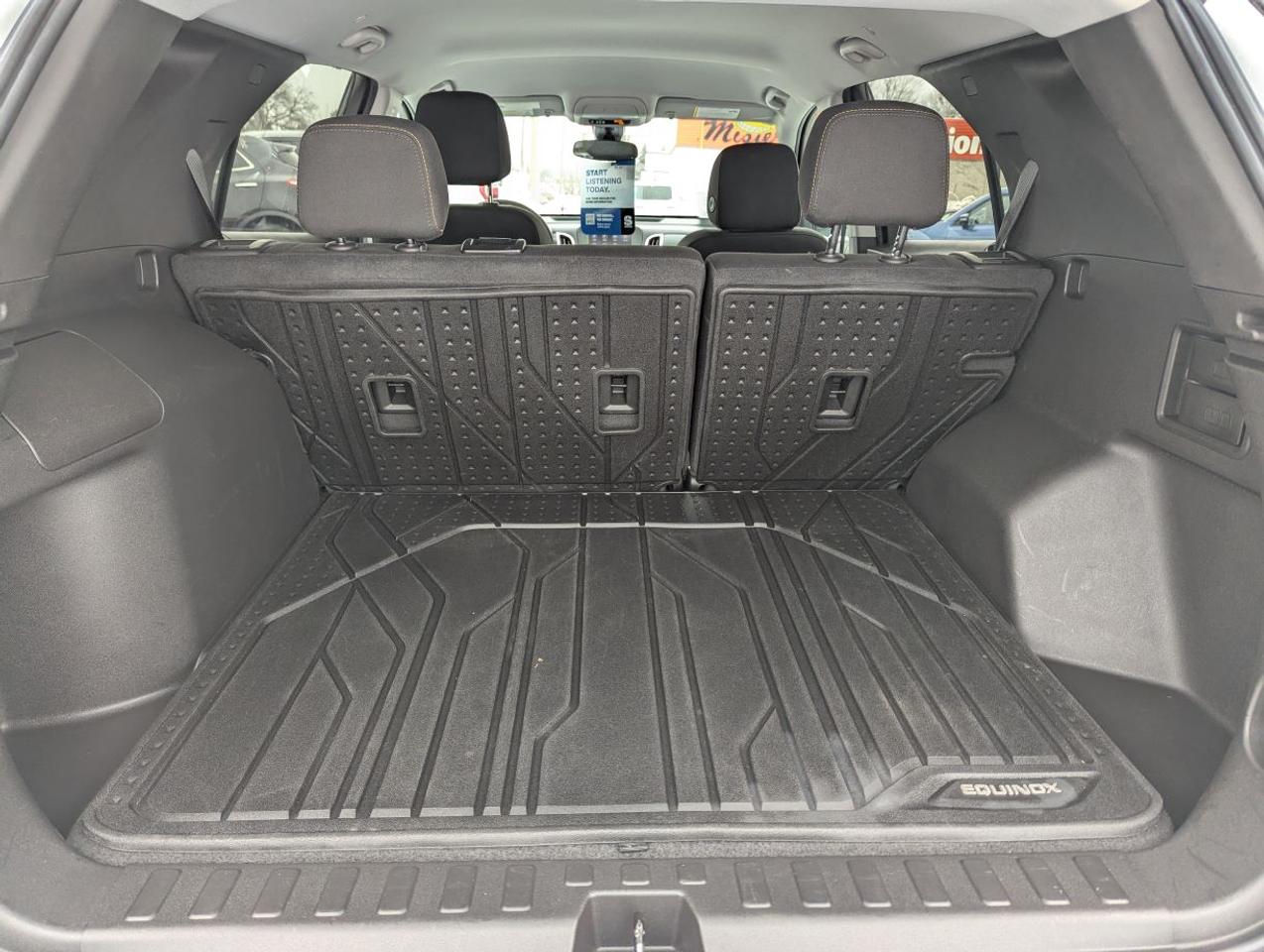 2023 Chevrolet Equinox LT WITH APPLE CARPLAY/GREAT GAS MILEAGE!! Photo