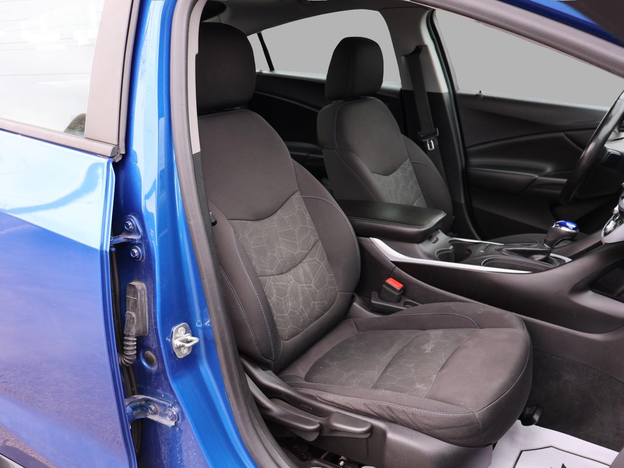 2018 Chevrolet Volt LT PLUG-IN CERTIFIED CAMERA BLUETOOTH HEATED SEATS CRUISE ALLOYS Photo