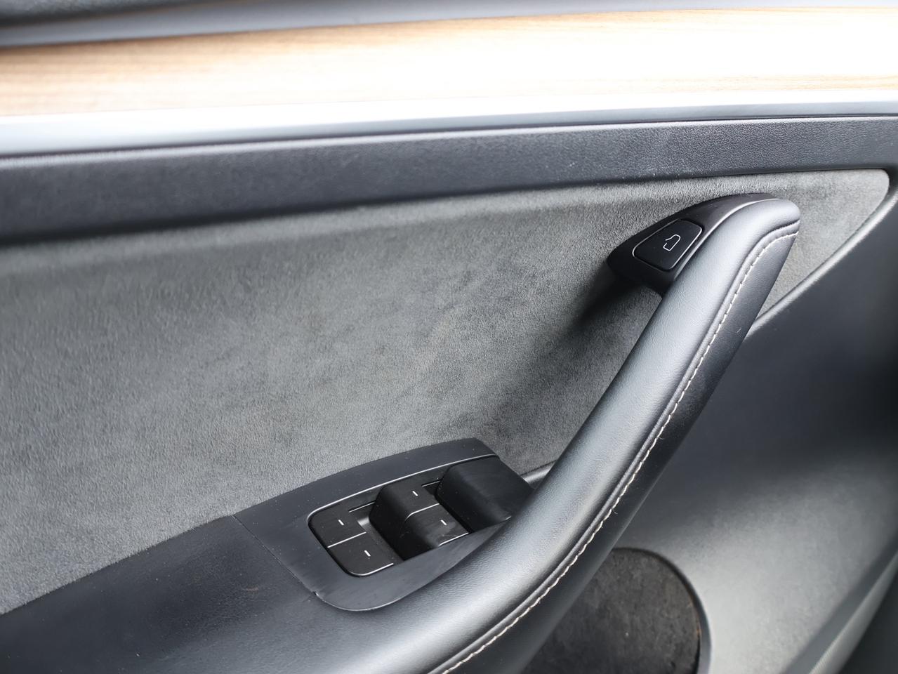 2023 Tesla Y LR CERTIFIED *1 OWNER*ACCIDENT FREE* CAMERA NAV BLUETOOTH LEATHER HEATED SEATS CRUISE ALLOYS Photo