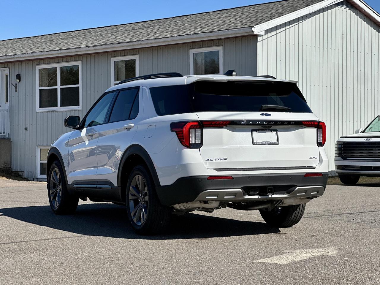 2026 Ford Explorer Active w/200A Pkg 4WD Photo4