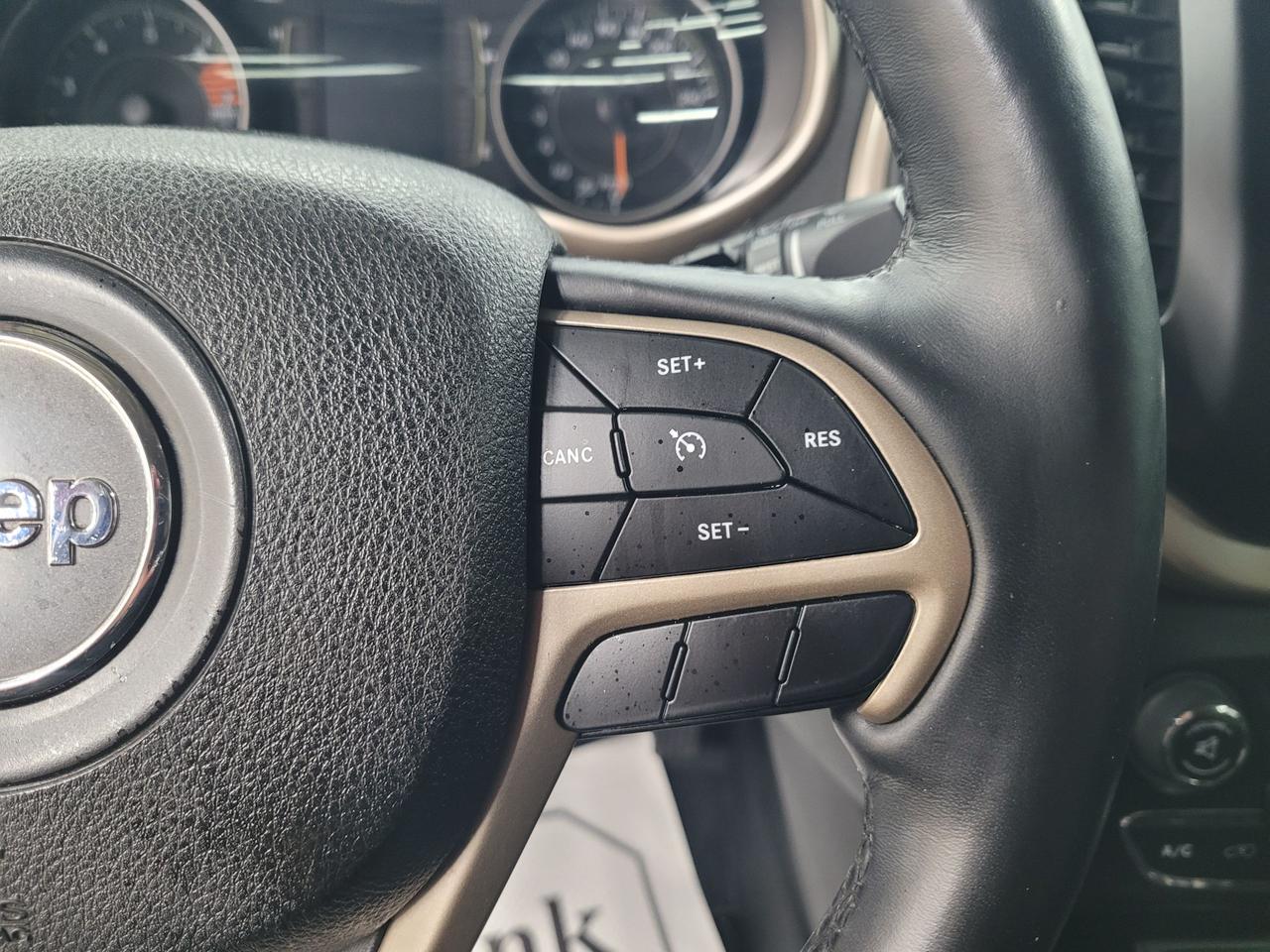 2018 Jeep Cherokee North Photo16